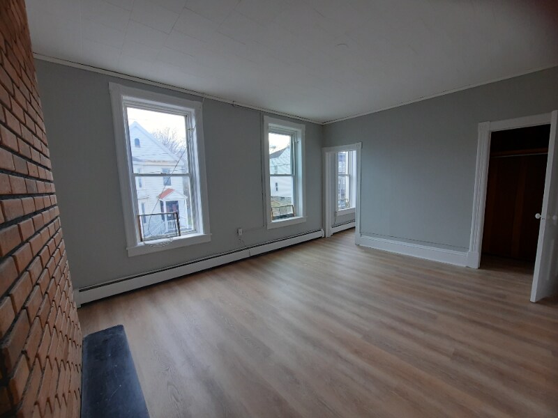 19 Idlewild Park in Watervliet, NY - Building Photo