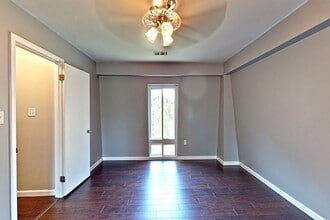 4912 Herkimer St in Annandale, VA - Foto de edificio - Building Photo