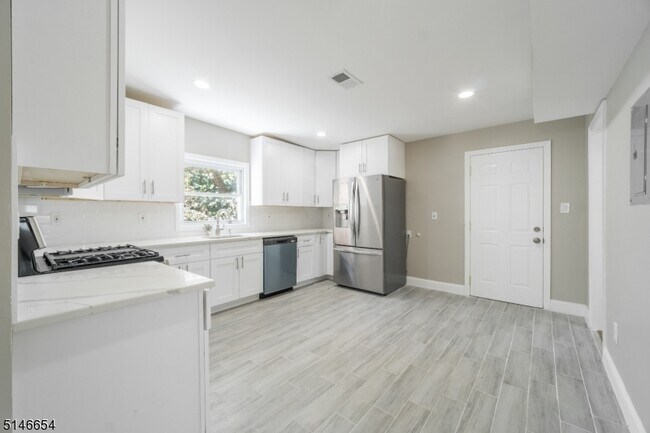 155 Tichenor Ave in South Orange, NJ - Building Photo - Building Photo