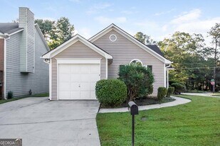 1136 Oakwood Manor Ct in Decatur, GA - Building Photo
