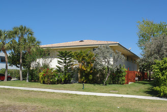 245 NW 19th St in Boca Raton, FL - Building Photo - Building Photo