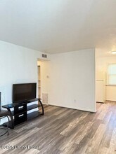 5101 Valiant Dr in Louisville, KY - Building Photo - Building Photo