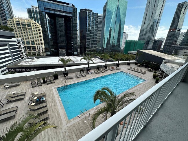 1250 S Miami Ave, Unit 1012 in Miami, FL - Building Photo - Building Photo