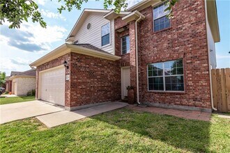 200 Almquist St in Hutto, TX - Building Photo - Building Photo