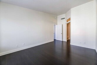 6833 Coral Rock Dr in Las Vegas, NV - Building Photo - Building Photo