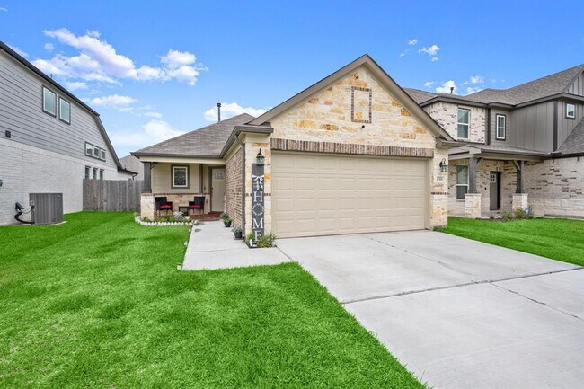 4318 Wyanngate Dr in Spring, TX - Building Photo - Building Photo