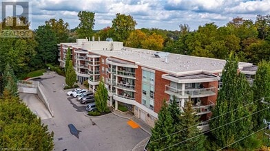 125 Wilson St W in Ancaster, ON - Building Photo - Building Photo