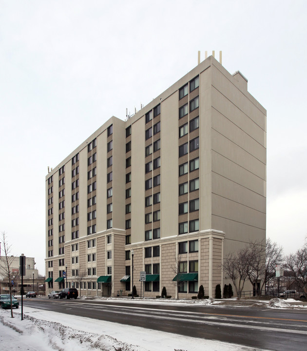 Urban Park Towers in Lockport, NY - Foto de edificio