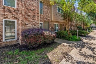 2501 Bering Dr in Houston, TX - Building Photo - Building Photo