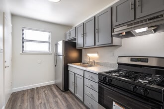 Village Square in Hazelwood, MO - Foto de edificio - Interior Photo