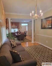 4 Crown Point Ct in Old Bridge, NJ - Foto de edificio - Building Photo