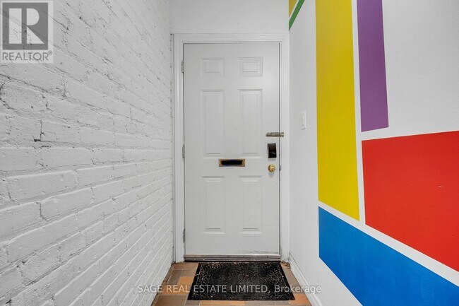 1108 St Clair Ave W in Toronto, ON - Building Photo - Building Photo