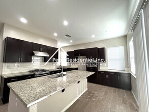 8434 Belcastel Way in Fair Oaks, CA - Foto de edificio - Building Photo