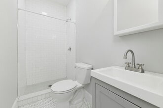 223 London St, Unit 2 in Boston, MA - Building Photo - Building Photo