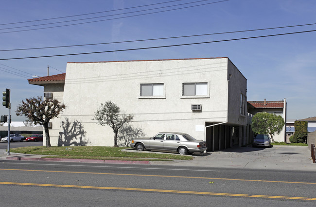 7351 Artesia Blvd in Buena Park, CA - Foto de edificio - Building Photo