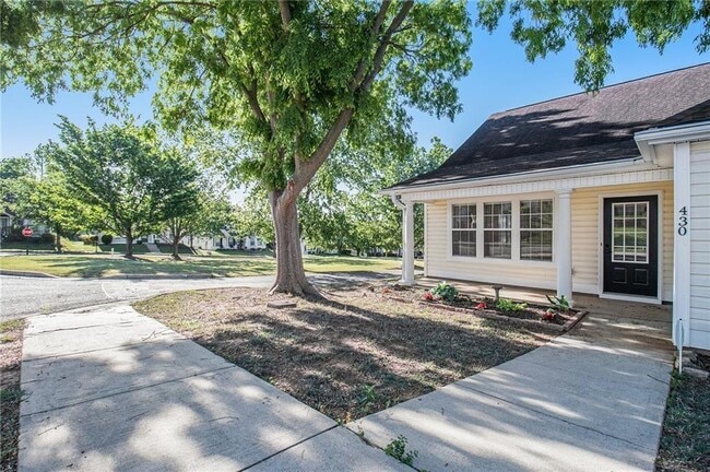 430 Fairlawn Dr in Stockbridge, GA - Building Photo - Building Photo