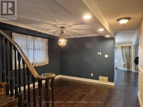 4554 Willow Creek Dr in Mississauga, ON - Building Photo - Building Photo