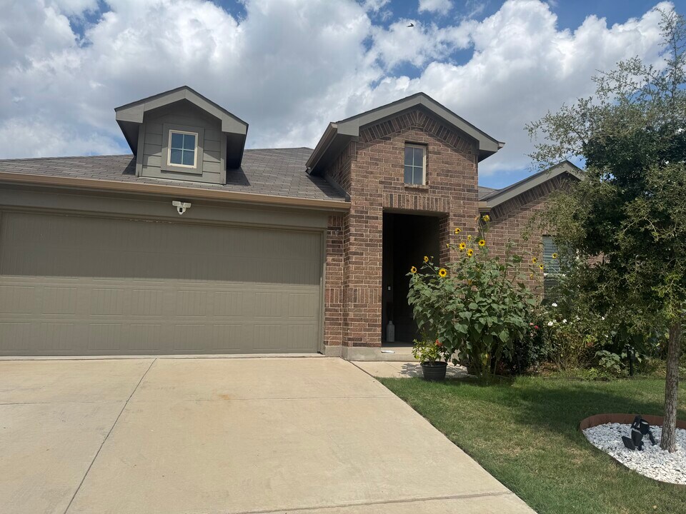 16628 Portage St in Justin, TX - Building Photo