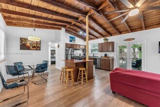 7 Coral Dr in Key Largo, FL - Building Photo - Building Photo