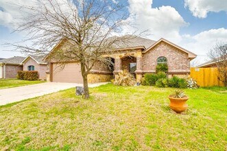 1120 Whispering Meadows in Crowley, TX - Building Photo - Building Photo