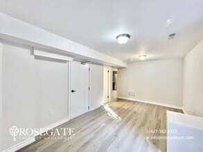 54 Fife Rd in Aurora, ON - Building Photo - Building Photo
