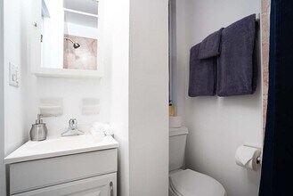 317 E 75th St in New York, NY - Foto de edificio - Building Photo