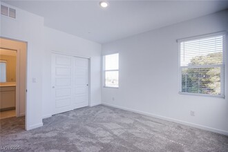 145 Aqua Cmns in Henderson, NV - Building Photo - Building Photo