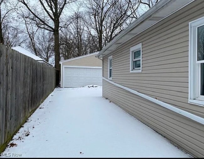 3442 Albany Ave in Lorain, OH - Foto de edificio - Building Photo