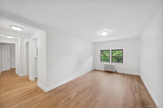 18 Palmer Ave in Bronxville, NY - Building Photo - Building Photo