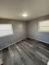 323 Shepley Dr in St. Louis, MO - Building Photo - Building Photo