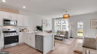 39 Whaler Dr in Runnemede, NJ - Building Photo