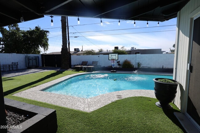 property at 1011 W Elna Rae St