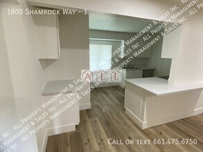 1800 Shamrock Wy in Bakersfield, CA - Building Photo - Building Photo