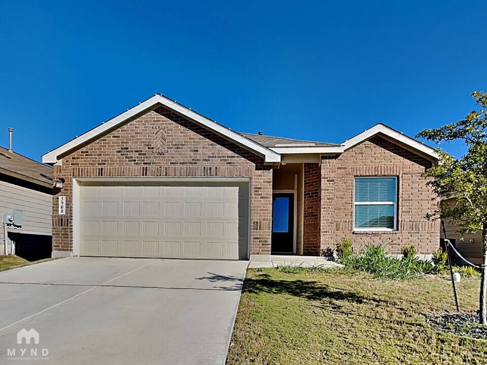 5908 Geronimo Wy in Seguin, TX - Building Photo