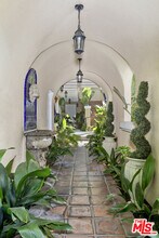 910 N Alfred St in Los Angeles, CA - Building Photo - Building Photo