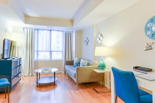 214 Adelaide St W in Toronto, ON - Building Photo