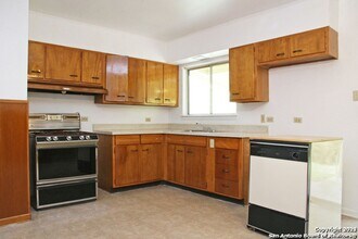 4722 Duquesne Dr in San Antonio, TX - Building Photo - Building Photo