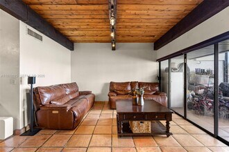 19440 NE 26th Ave in Miami, FL - Building Photo - Building Photo