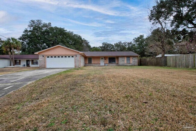 5850 Princeton Dr in Pensacola, FL - Building Photo - Building Photo