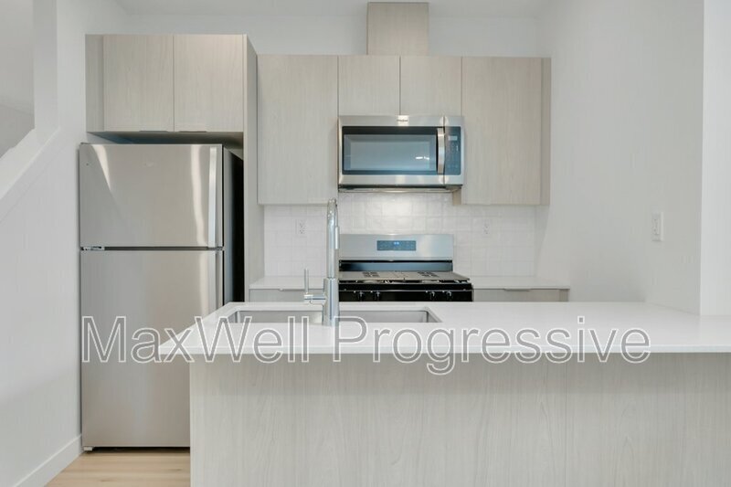 6415-6493 93 St NW in Edmonton, AB - Building Photo