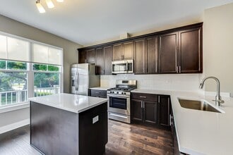 Webster Place in Highwood, IL - Foto de edificio - Interior Photo