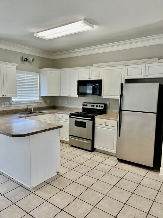 1256 Saint Andrews Ln in Starkville, MS - Foto de edificio