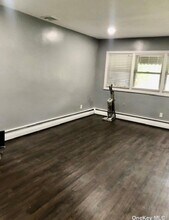 1099 Nugent Ave in Bay Shore, NY - Building Photo - Building Photo