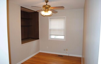 9800 Orlandi Ct in Jeffersontown, KY - Foto de edificio - Building Photo