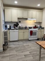 194 Kelton St, Unit 1 Apartamentos