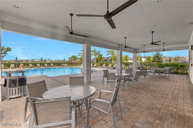 2147 Yellowfin Cir in Naples, FL - Foto de edificio - Building Photo