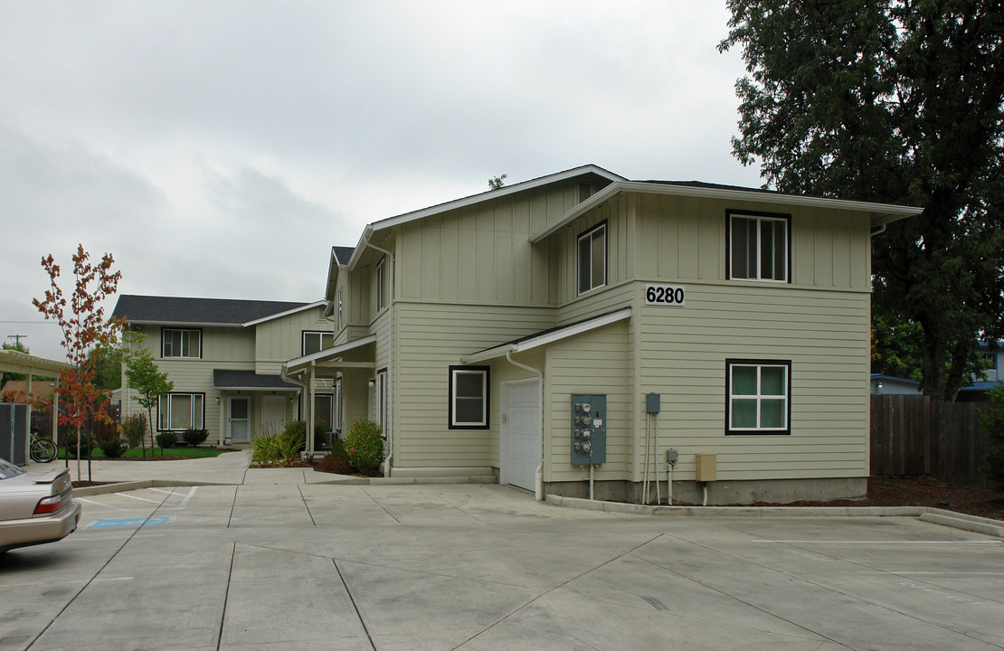 6280-6282 Main St in Springfield, OR - Building Photo