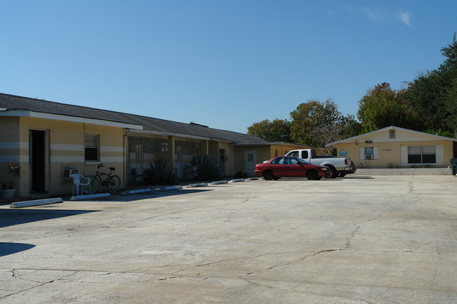 4750 S Ridgewood Ave in Port Orange, FL - Building Photo - Building Photo