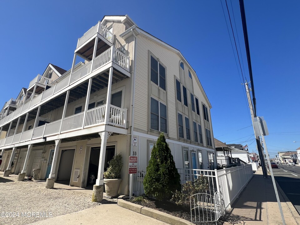 33 Sumner Ave in Seaside Heights, NJ - Building Photo