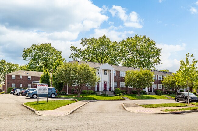 155-185 Gold St